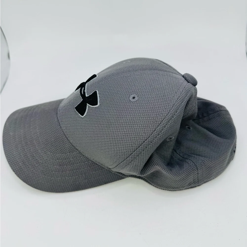 Under Armour Baseball Cap Hat Youth Gray S-M Fitted Curved Brim Fitted